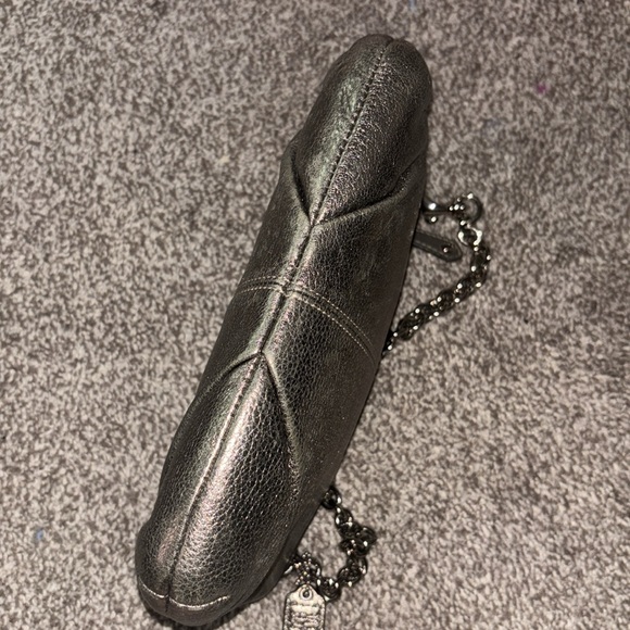 100% authentic rare Coach wristlet - Picture 6 of 8